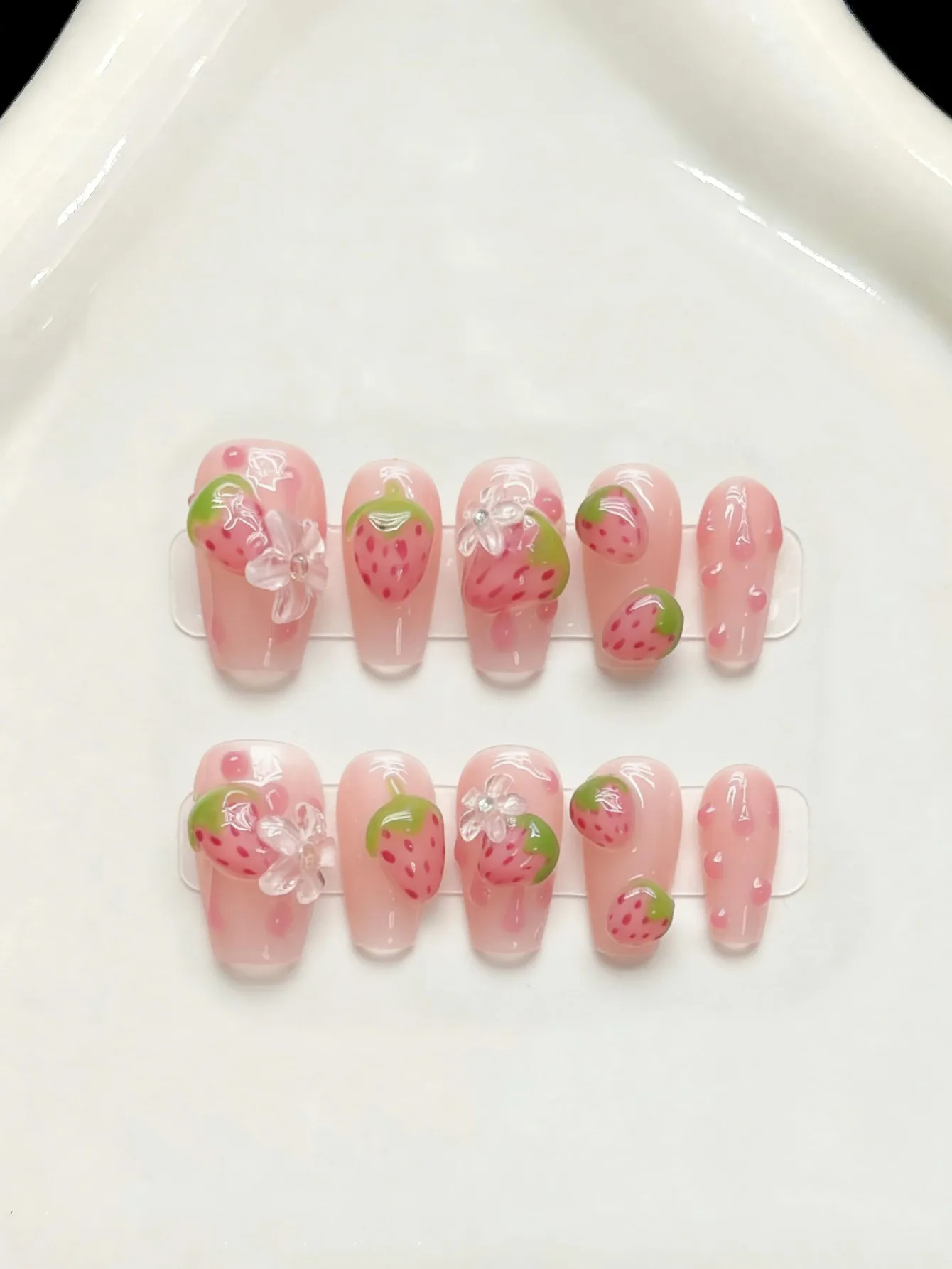 10PCS Coffin Handmade Press On Nails,Strawberry Sweetheart Cute Wind,Suitable For Festivals Parties And Daily Wear.
