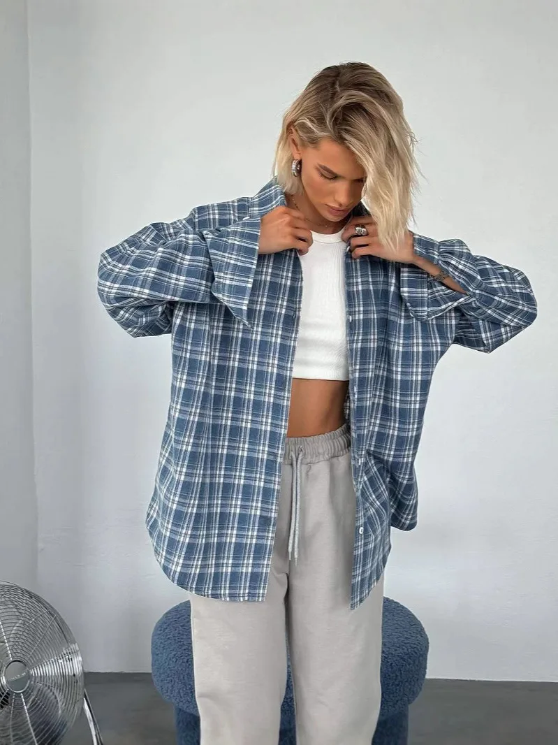 

Рубашка оверсайз с аутентичной фактурой в винтажном стиле, свободного кроя, с удлиненными рукавами, в стиле ретро-американо, легкая.