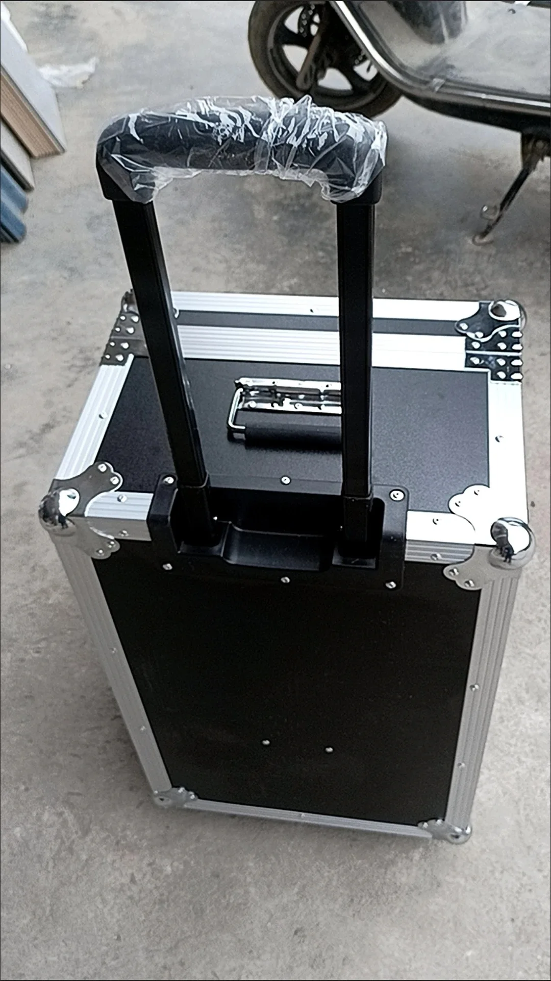 Custom-Made Large Handle Toolbox Multi-functional Maintenance Aluminum Alloy Box with Combination Lock Rolling Wheel Storage