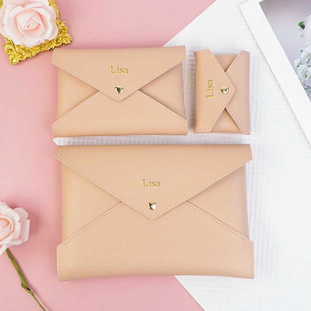 يمكن لأكياس تخزين الأسماء المخصصة تخزين الإيصالات والتغيير الفضفاض والبطاقات وأجهزة iPad والمحافظ ومستحضرات التجميل والمجوهرات بجميع الجوانب