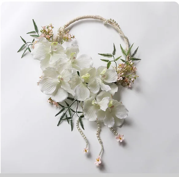 Hand-held garland holding flowers feels like Bandai Lan Pearl wedding license wedding photography home simulation floral art.