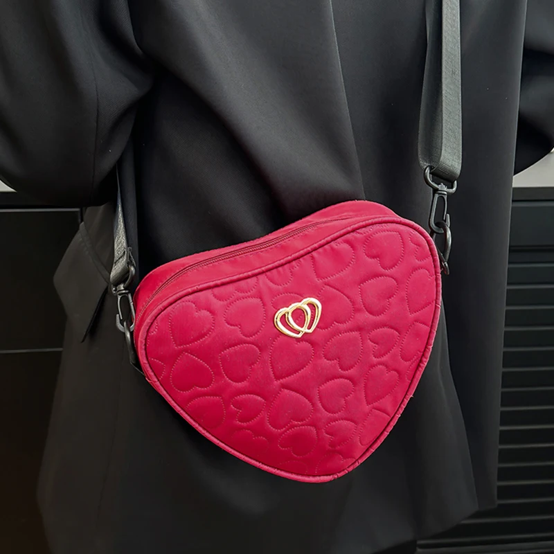 

Neutral style shoulder bag for men and women, heart-shaped with heart pattern, detachable shoulder strap