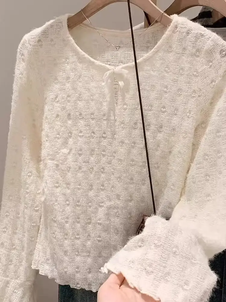 เสื้อยืดแขนยาวลายลูกไม้ฉลุลายสไตล์ฤดูใบไม้ร่วงสำหรับผู้หญิง ดีไซน์แฟชั่นทรงกระดิ่ง สวมใส่สบาย สไตล์เกาหลี