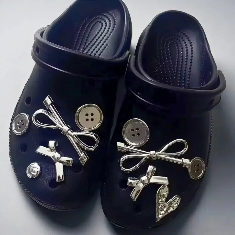 

New Fashion Hole Shoe Buckles Accessory Set Cute Designer Shoe Decoration Jewels Butterfly Flower For Birthday Party Favors