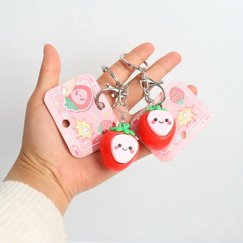 1 Stück Niedlicher 3D-Erdbeer-Schlüsselanhänger Kawaii Frucht-Schlüsselring mit Karabinerhaken Taschenanhänger Geschenk für Frauen und Mädchen – Detail 2