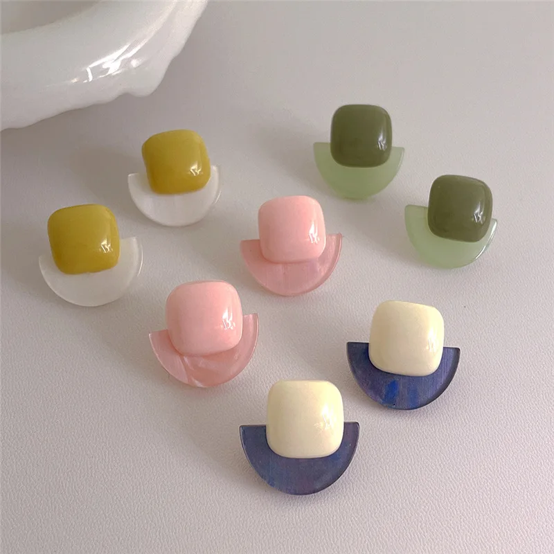 Sweet Cute Acrylic Round Stud Earrings for Women Vintage Resin Geometric Splicing Temperament Earrings Wedding Jewelry Gifts