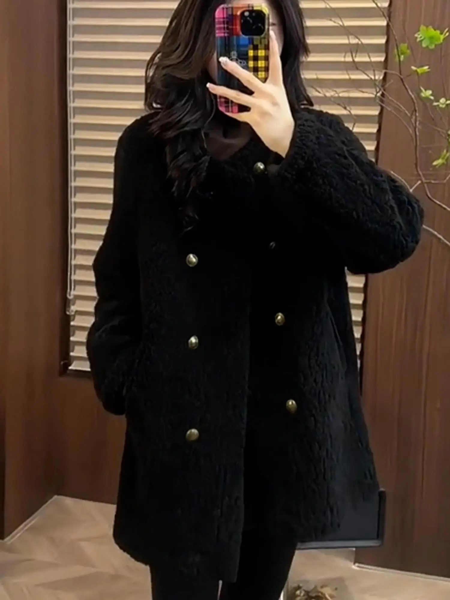 Abrigo corto de terciopelo de cordero grueso para mujer, abrigo cálido de color puro con doble botón para otoño e invierno, chaqueta informal holgada de estilo coreano