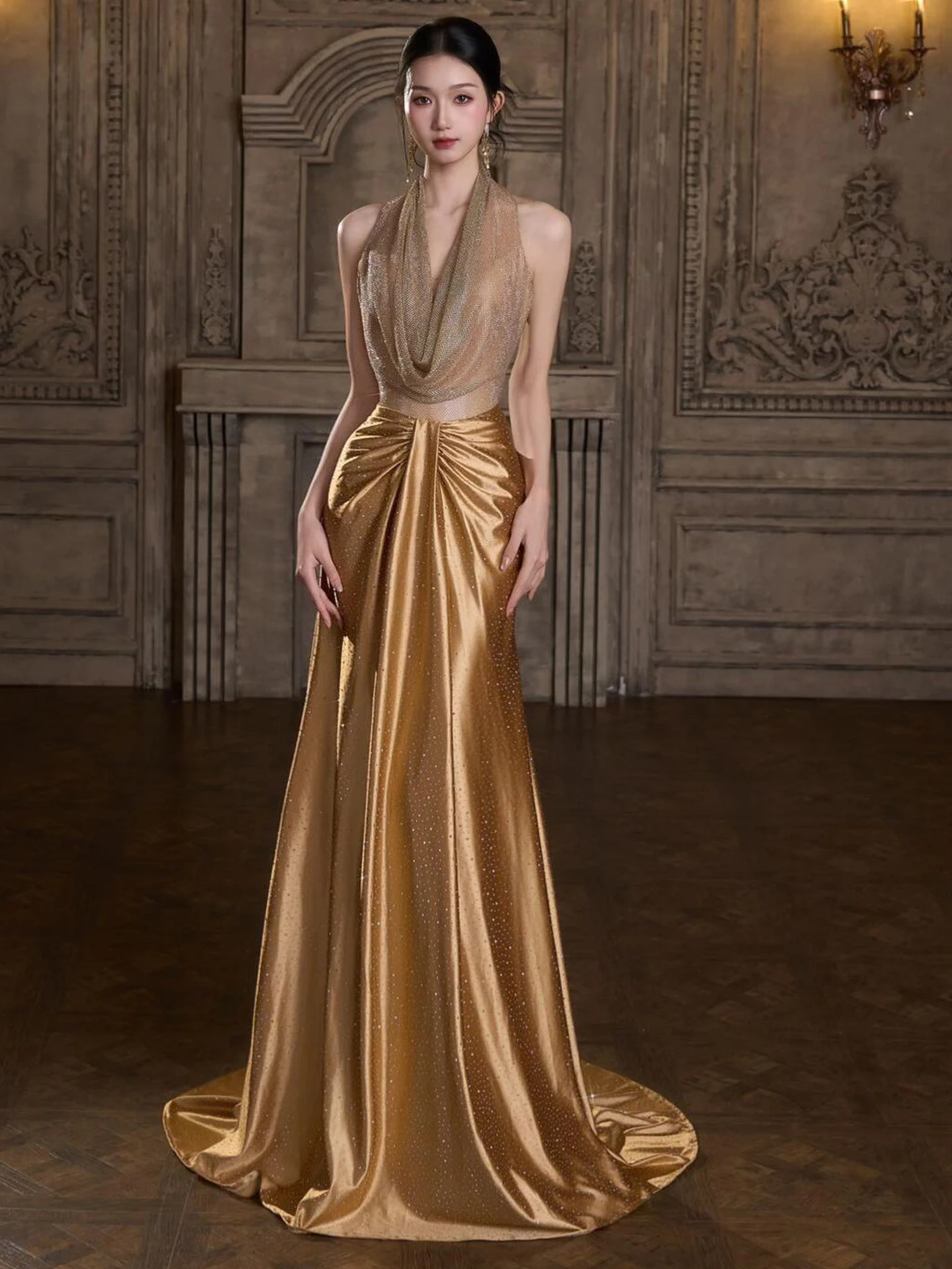 

Золотое вечернее платье с завышенной талией для свадеб и важных мероприятий, для ведущей конференции, для красивой невесты на церемонии