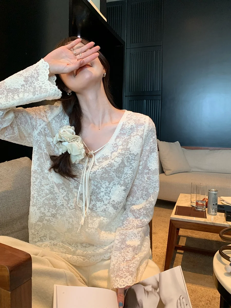 

MUKOK Romantic Sle Long Sve V-Ne Lace irt Heavy Work Base Layer Top Versatile Inner Wear Small irt Boting irt