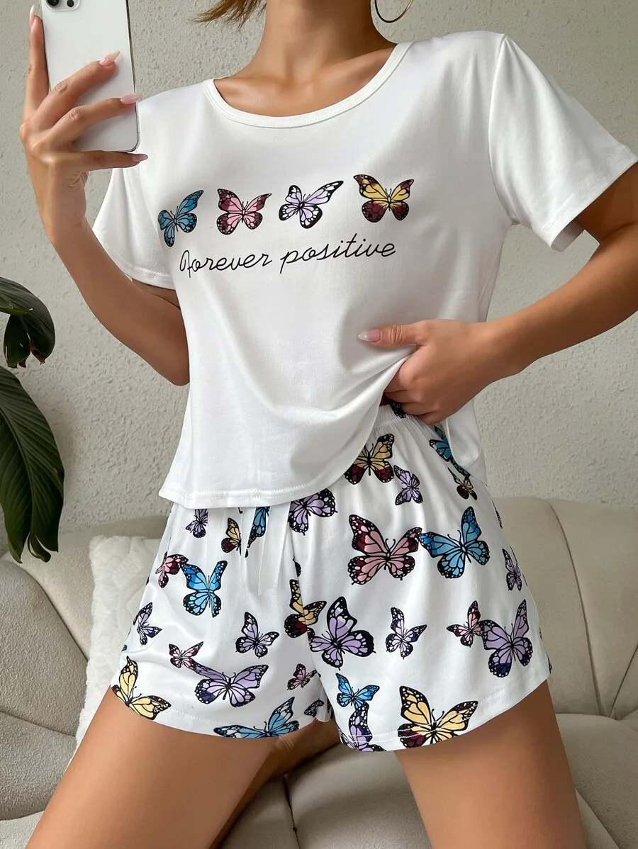 

Butterfly Print Slogan Graphic Tee And Shorts Pajama Set For Women