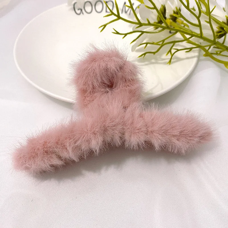 Spring Winter Faux Fur Hair Claw Elegant Acrylic Hairpins Plush Hair Clip Barrette Crab Headwear for Women Girl Hair Accessories