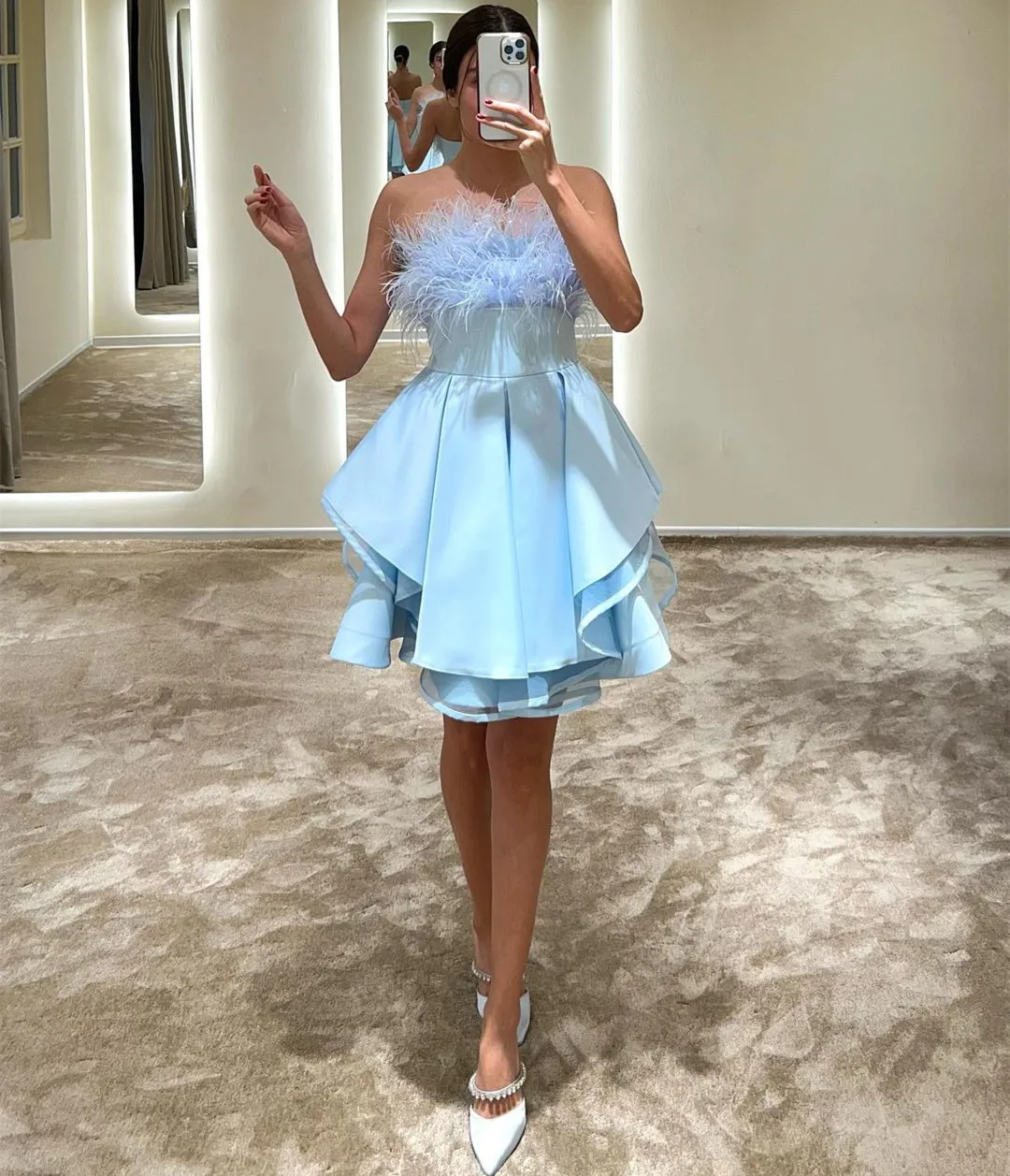 

Fashionvane 2023 Homecoming Dresses Feathers Strapless Luxury Girls' Wear for Graduation Party Ruched Satin Short Prom Gowns