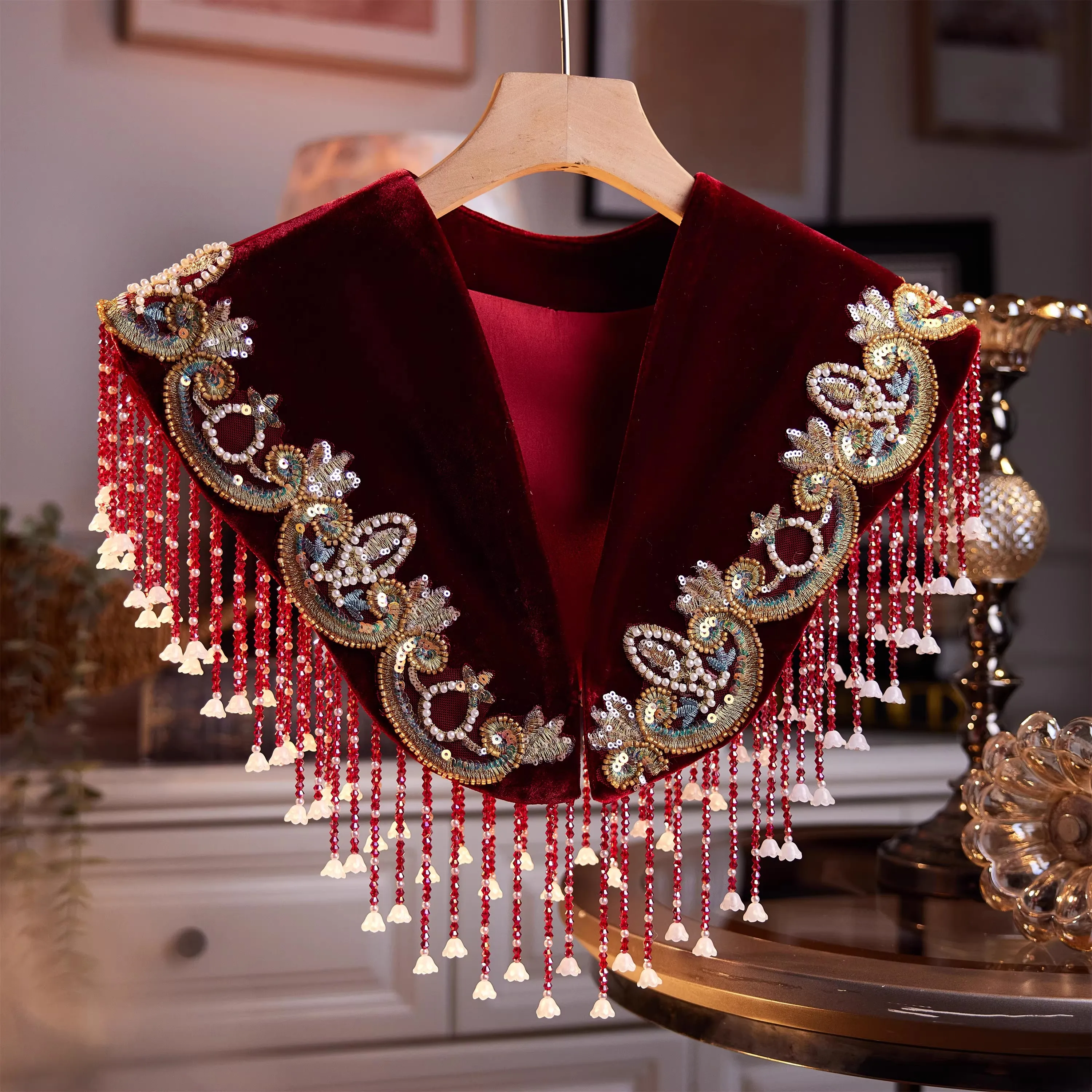 Women's Vintage Beaded Embroidery Luxury Velvet Pashmina Female Autumn Winter Shawl Cloak Winter Cape Collar R3338