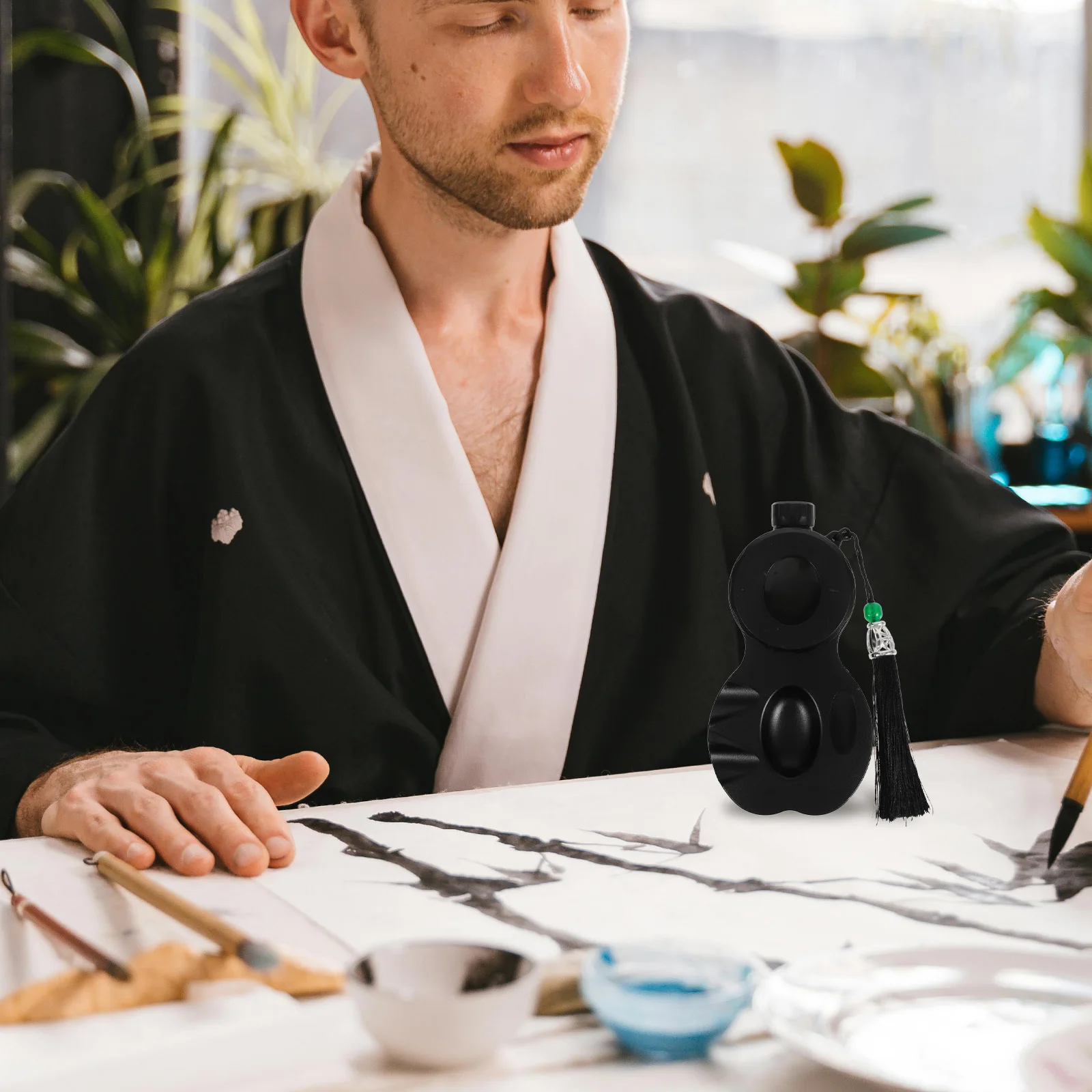 

Beginner Friendly Portable Inkstone with Lid Preserved Ink Tray for Smooth Calligraphy Writing Compact Design for Student