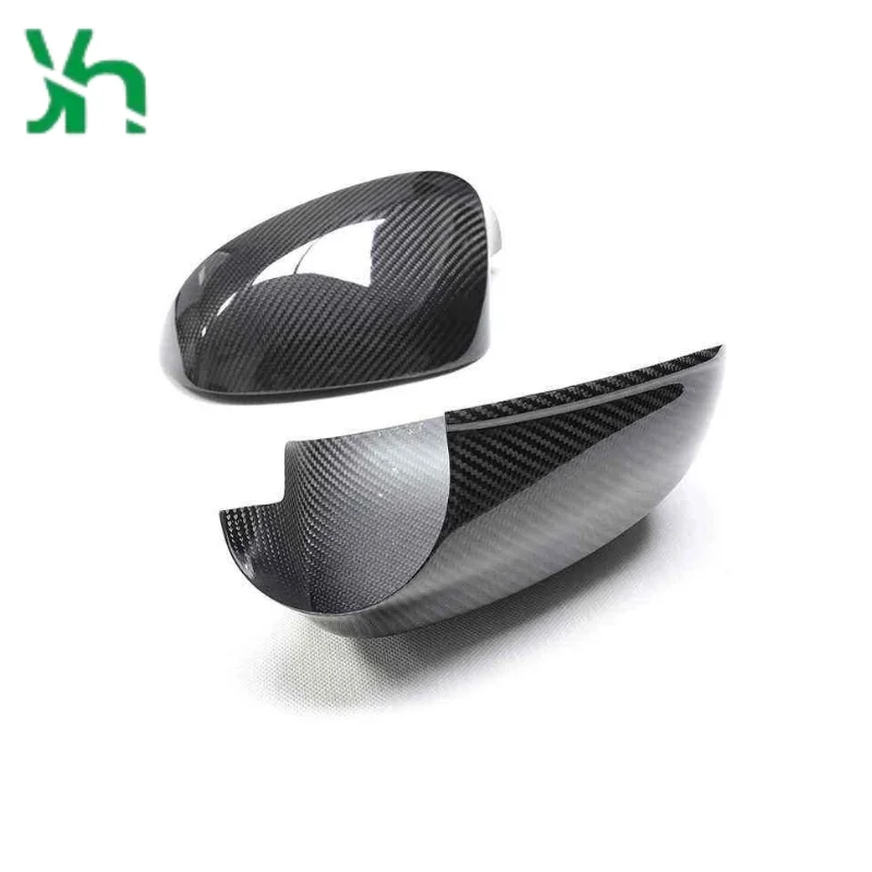 Osłona obiektywu z włókna węglowego E92 LCI do BMW E92 E93 2010-2011, możliwość mieszania z innymi przedmiotami.