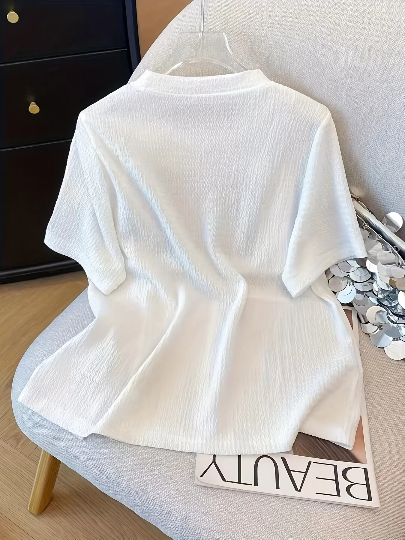 2026 Hot Selling Women's Textured Short-Sleeved T-Shirt with Round Neck and Side Slit 3D Crochet Flower Decoration Top, Casual A