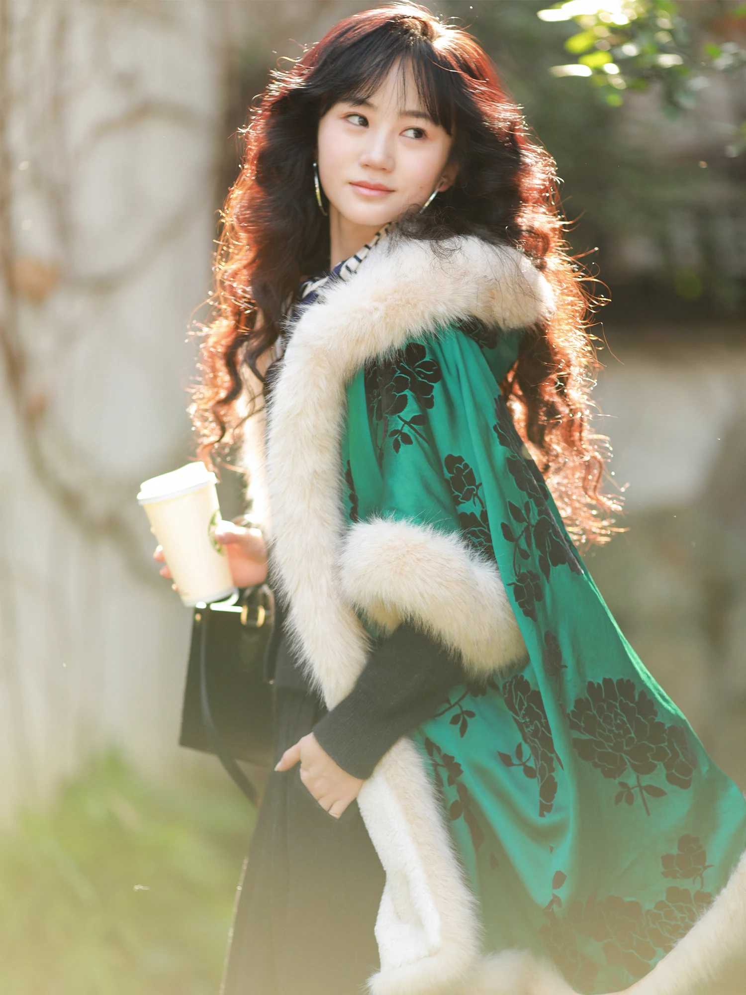 

Зимнее пальто Mofang nchui 2025: Новинка, ретро-стиль, бархат, цветочная вышивка, с капюшоном, на флисовой подкладке, оригинальный дизайн, свободный крой, топ в стиле Ханьфу