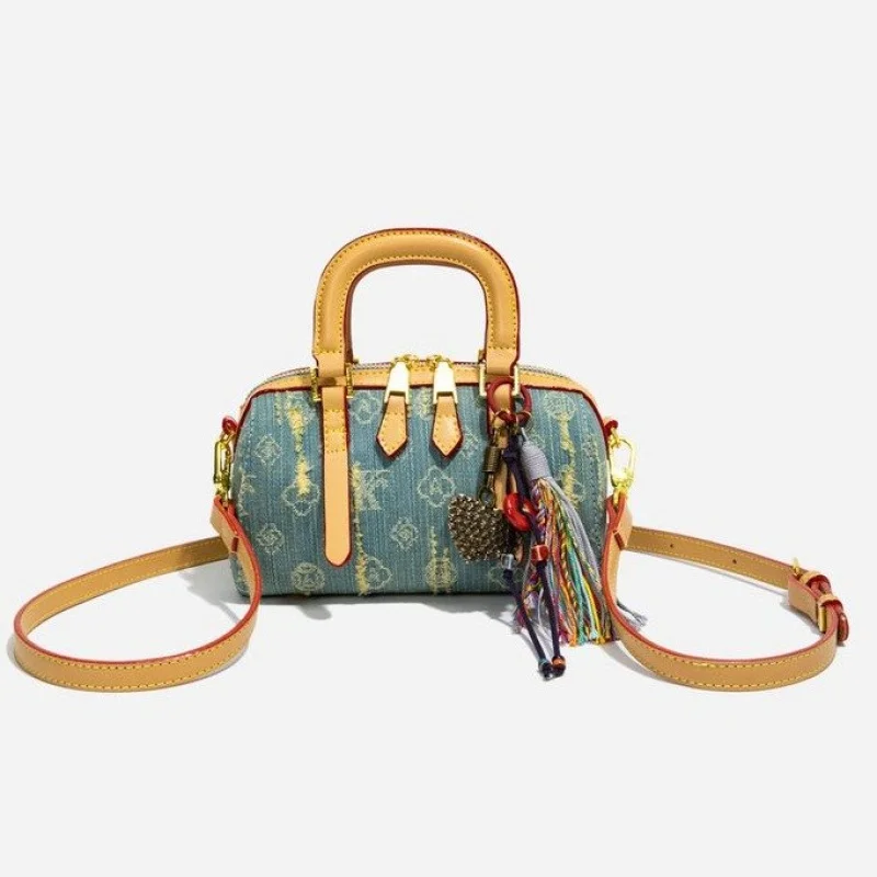 حقيبة كروس مربعة صغيرة للسيدات مع شرابة من جلد البولي يوريثان 2025 حقيبة ربيعية غير رسمية للمواعدة للاستخدام اليومي