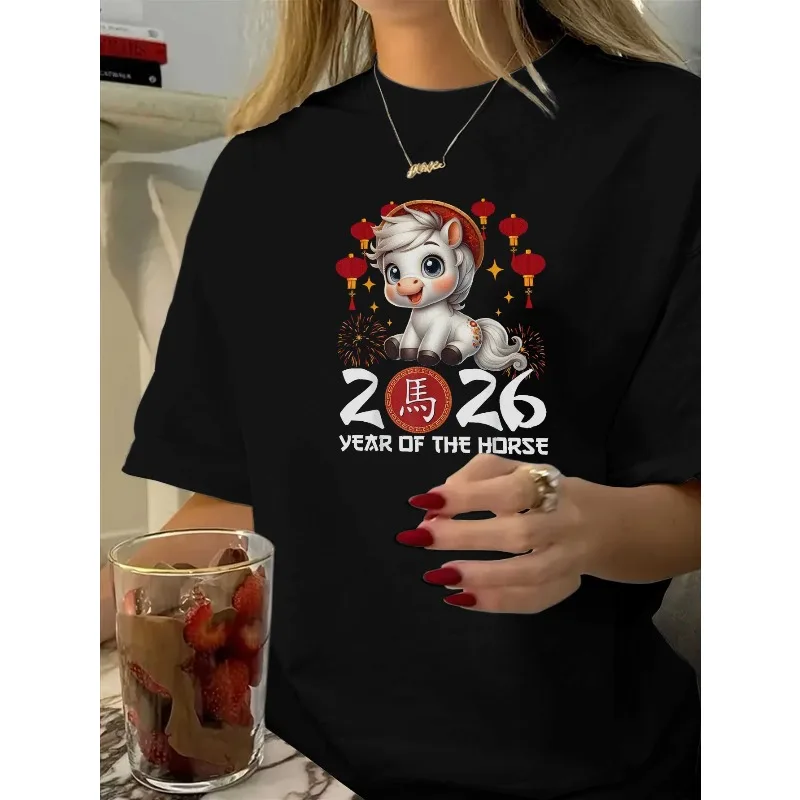 

Женская футболка 2026 года с изображением лошади. Повседневная новогодняя футболка с красным фонариком и лошадиным узором.