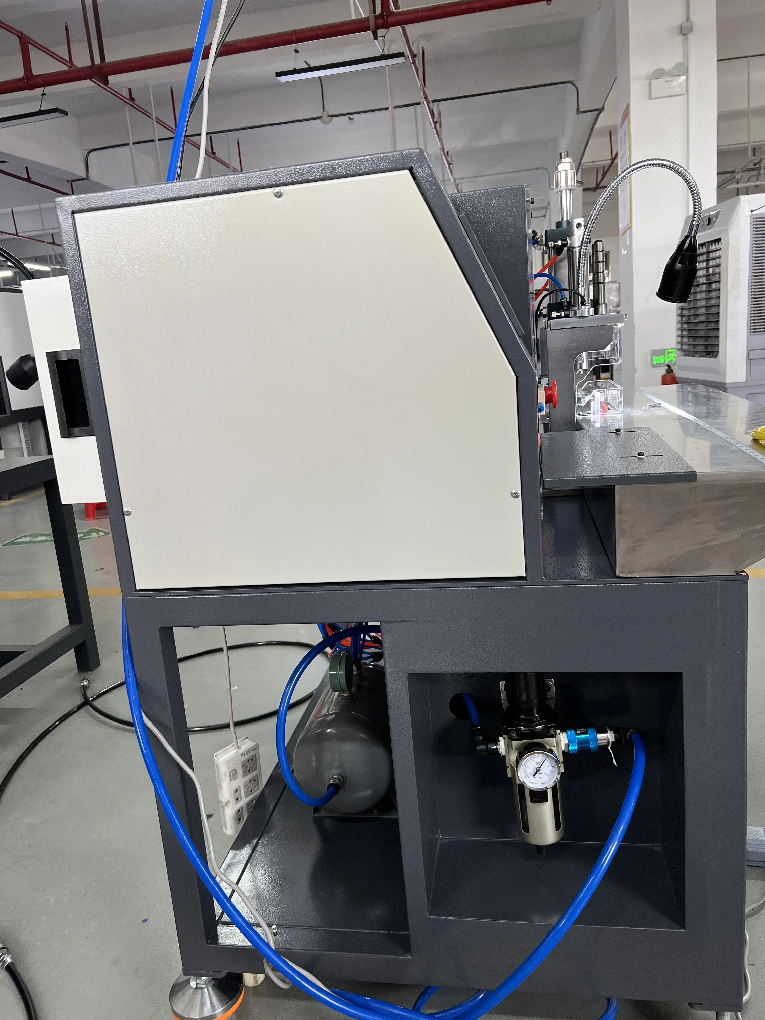 Abisoliermaschine, industrielle elektrische Drahtverarbeitungsausrüstung: Multifunktions-Draht-Mittelteil und Kabel