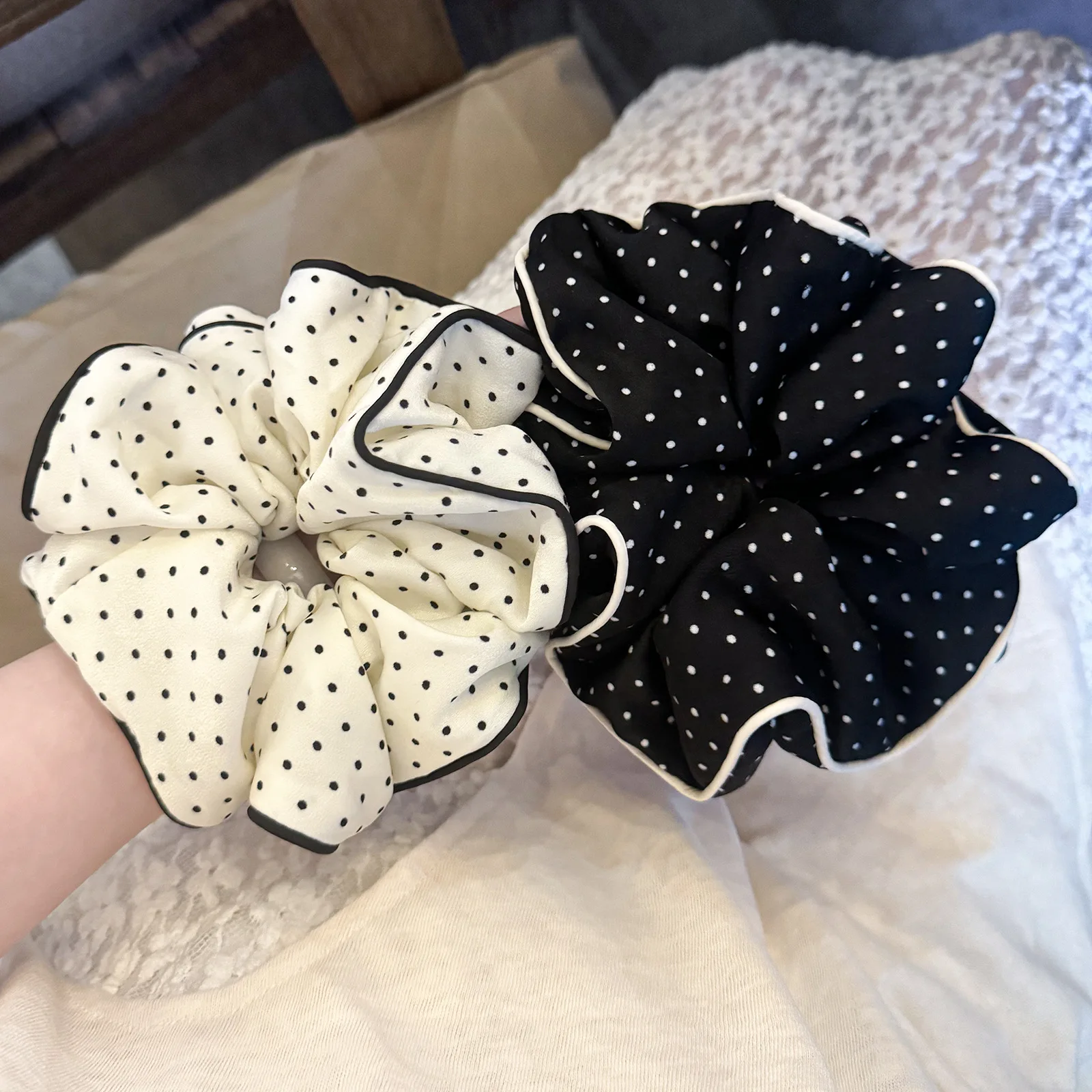

1PC Elegant Hair Scrunchies Women Minimalist Simulation Silk Hair Ties Wave Point Elastic Hair Loop Ponytail Hair Accessories