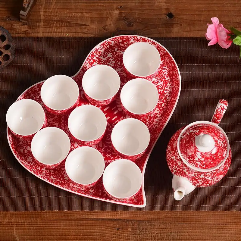 High grade Chinese wedding gift bridal supplies red ceramic teacup teapot double-happiness tea pot heart-shaped tray set