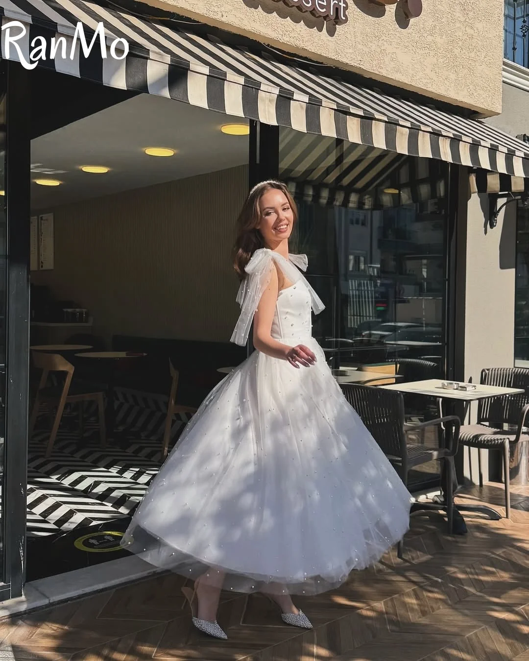 Ranmo 2025 Abito da sposa chic in tulle di raso bianco Una linea al ginocchio con abito da festa da sposa con rivestimento trasparente personalizzato Taglie forti
