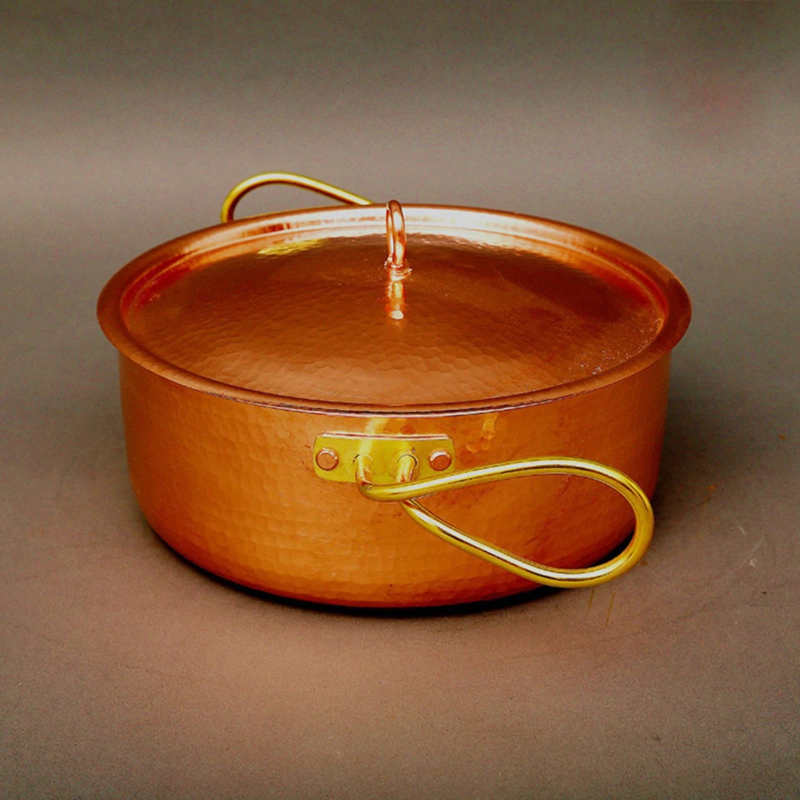 Copper Pot with Lid Elegant Hammered Copper Pot Cookware Long-Lasting Heavy-Duty for Home Cooks, Table Service, Restaurants
