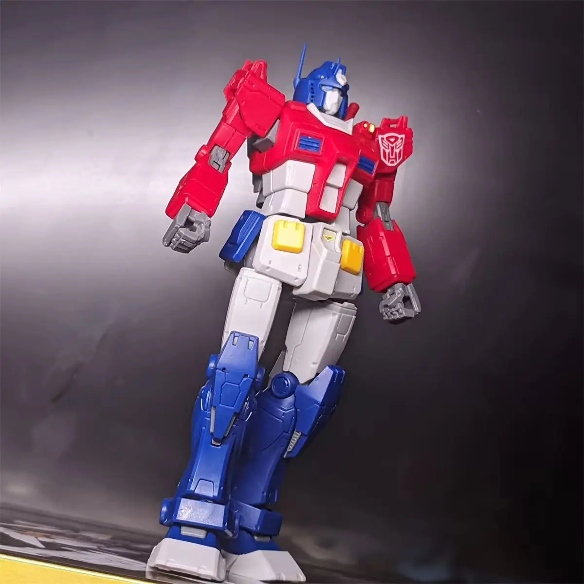 Novo kit de modelo de montagem mecha 12 gto optimus prime cor hg 1/144 articulações móveis terno móvel montagem robô brinquedo presente