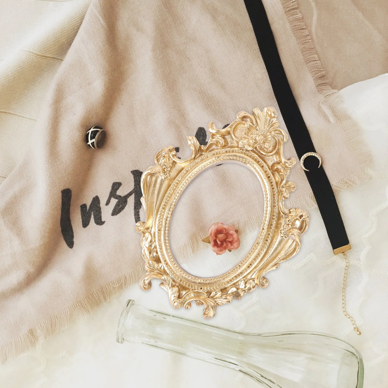 

1Pcs Golden Vintage Photo Frame Prop Premium Resin Craft Exquisite Pattern Home Decor Photography Accessory Festive Bright Color