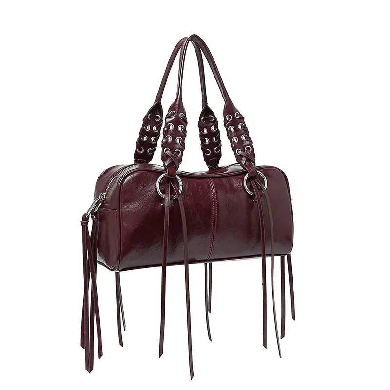 Bolso de bolos cruzado con efecto de grieta, bolso de hombro tipo bandolera con flecos y tachuelas de metal punk de diseñador, bolso con borla con remaches burdeos