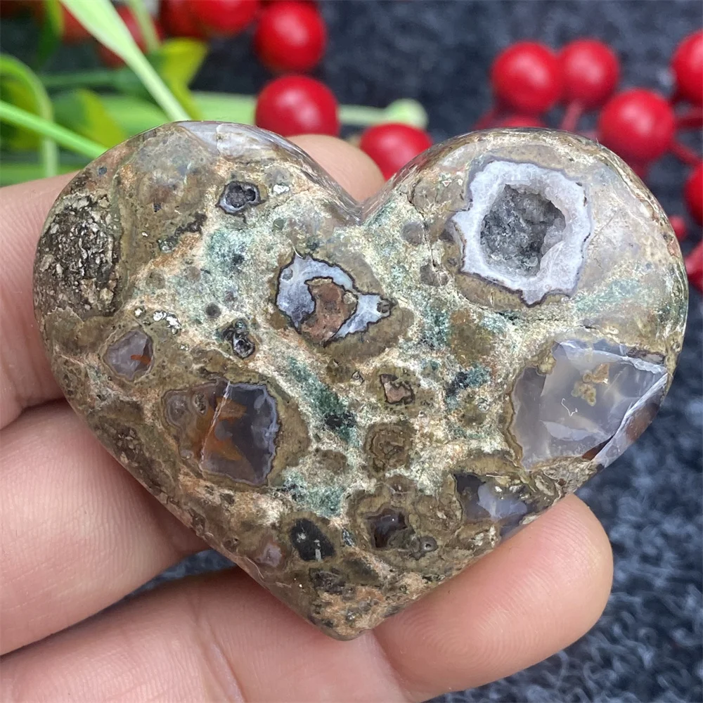 

Natural Green Cherry Blossom Stone Agate Gemstone Hand Carved Heart Shape Healing Aura Home Decoration Holiday Gift LOVE