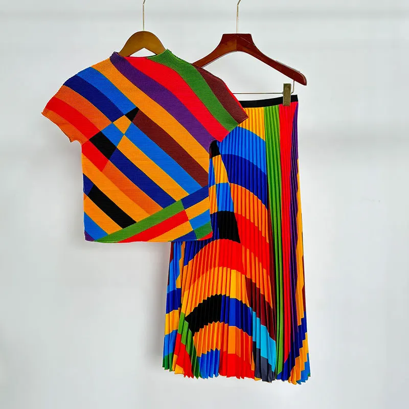 

Новый комплект из двух предметов с цветным принтом в стиле колор-блок, европейский и американский стиль, комплект с юбкой, визуально стройнящий фигуру.