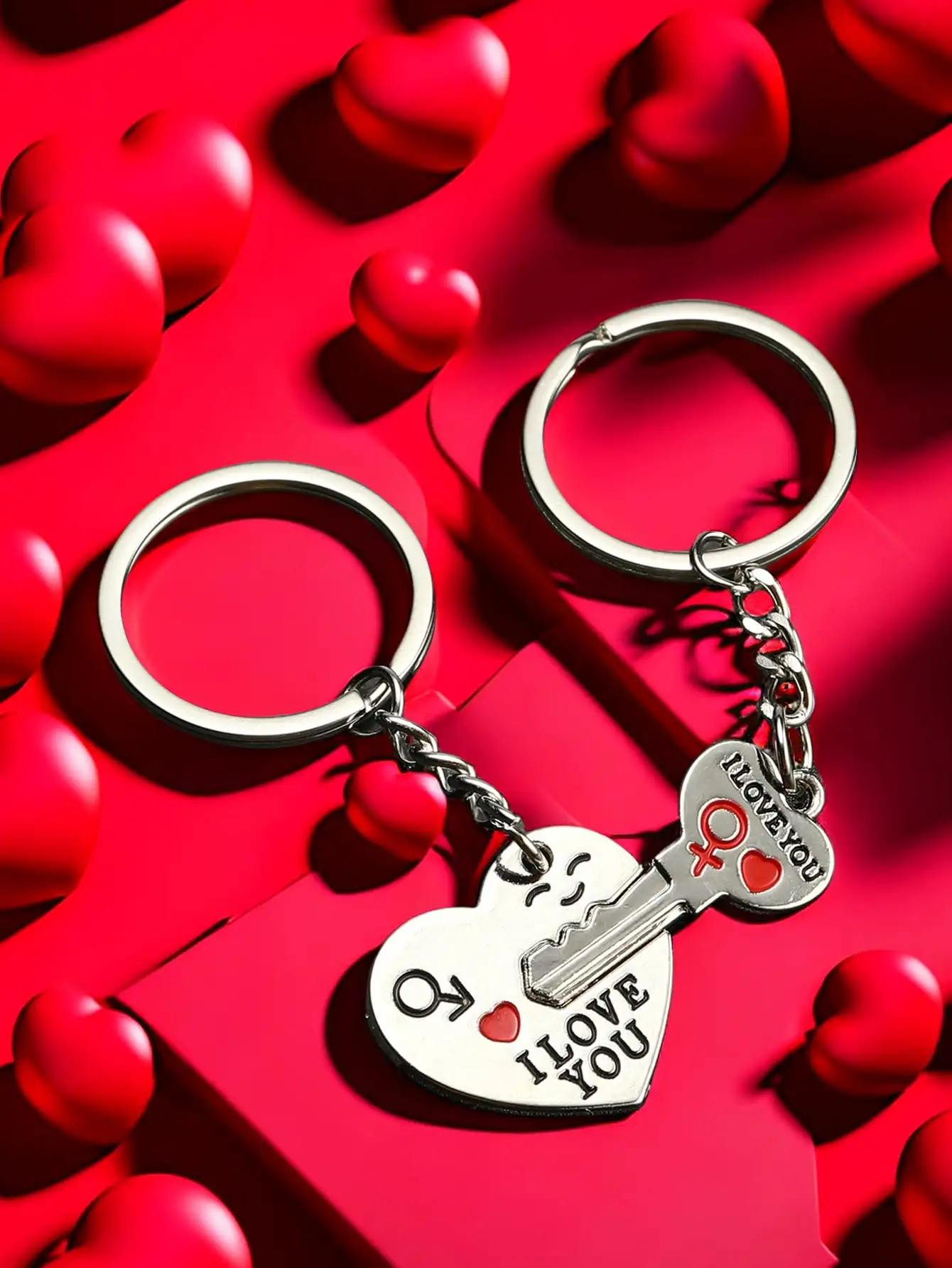 

2pcs Metal Heart Keychains Set with 'I Love You' Engraving for Couples, Valentine's Gift