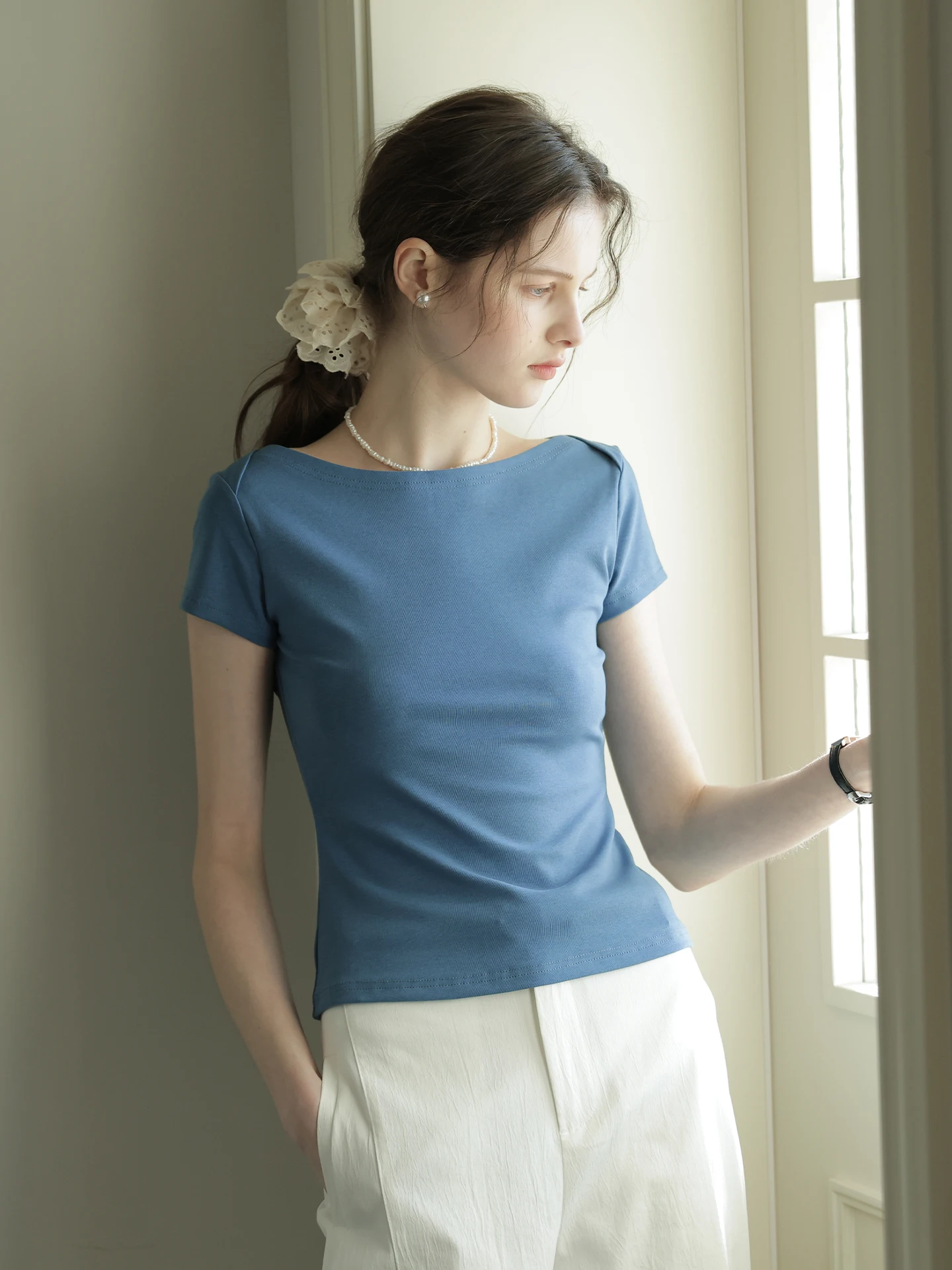 

Весенняя белая винтажная футболка с коротким рукавом в форме корабля, женская простая универсальная футболка с одним открытым плечом, летний хлопковый топ без рукавов из полиэстера