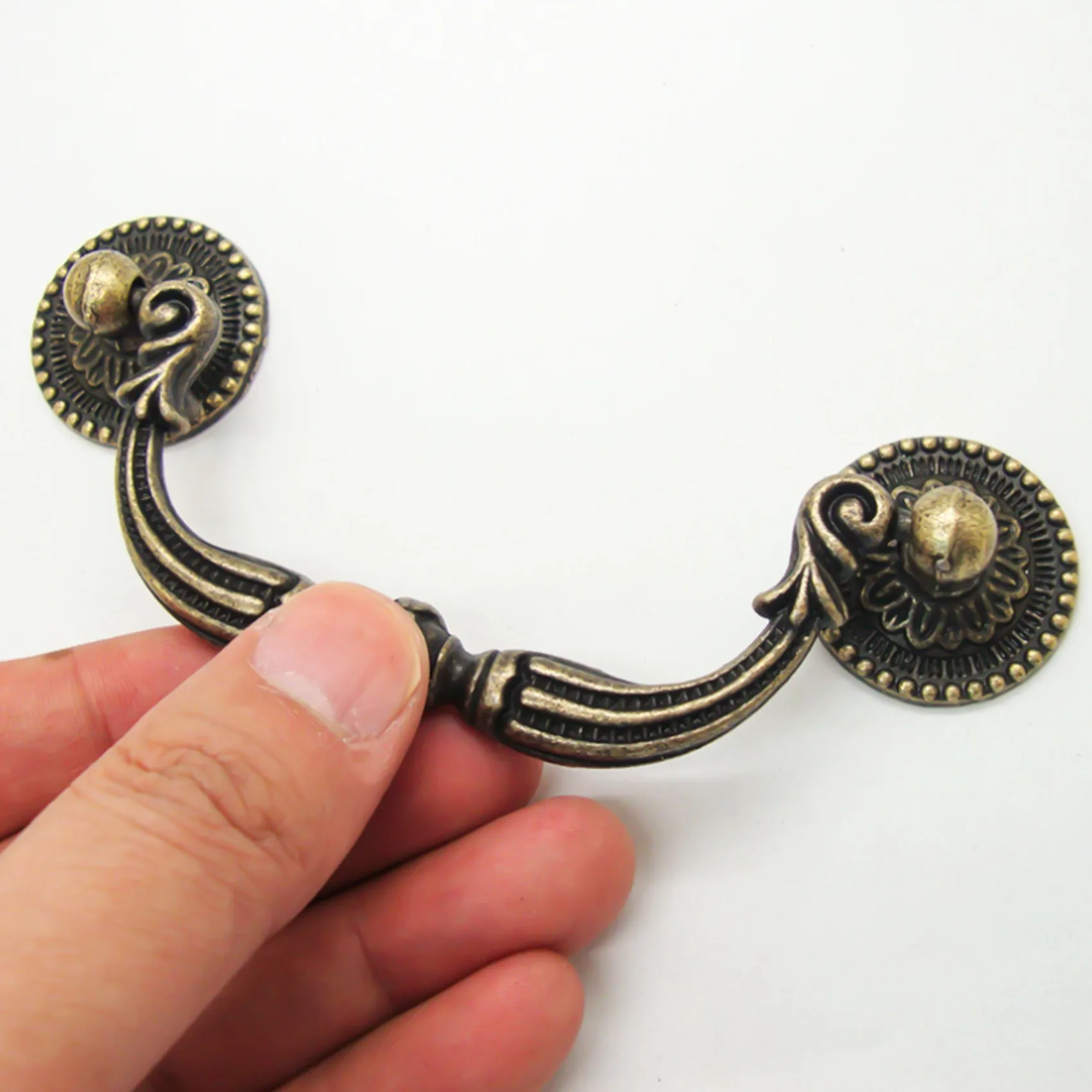 มือจับลิ้นชักประตูตู้ทองเหลืองโบราณ 100 มม