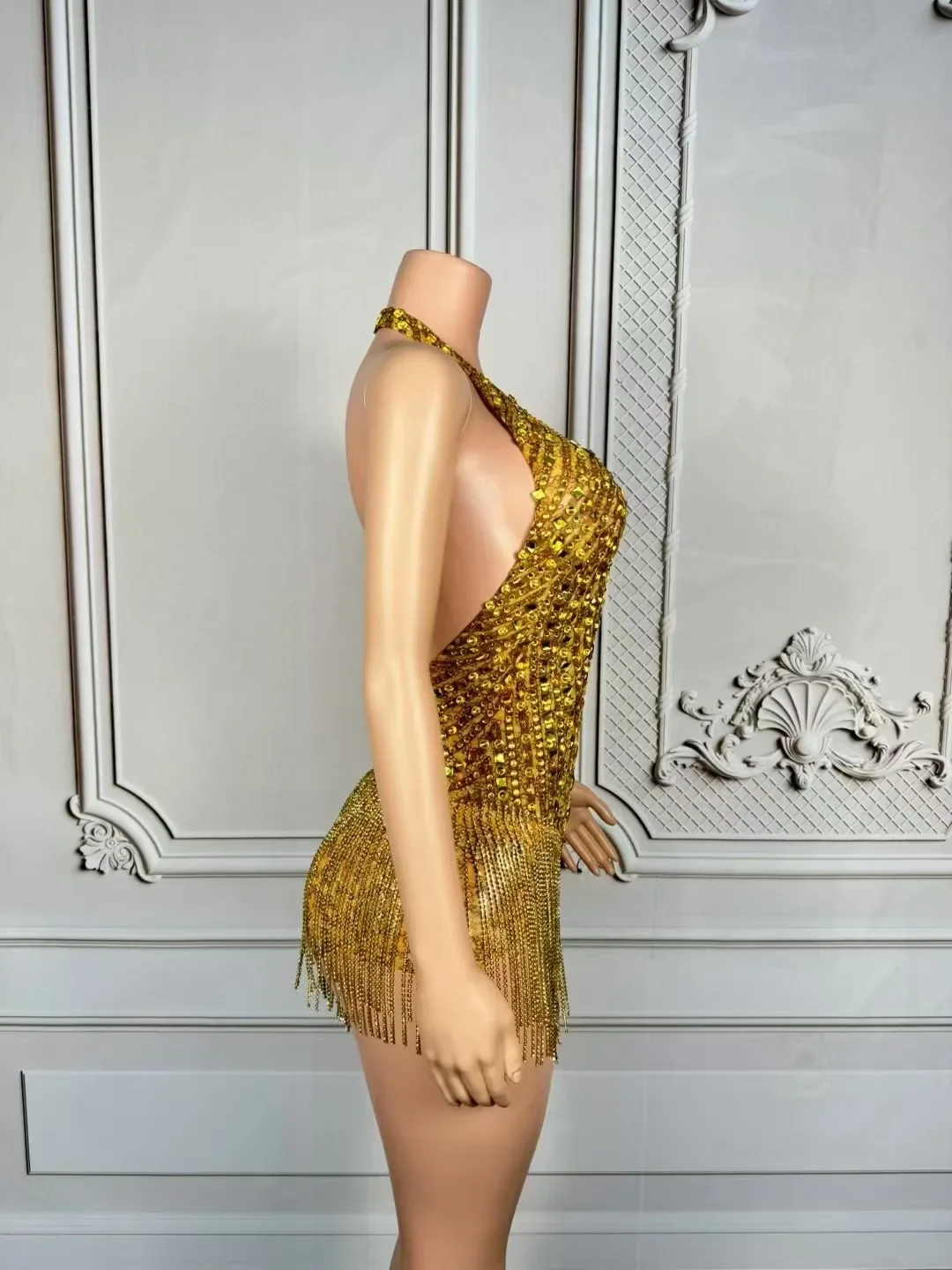 女性の高級キラキラゴールドラインストーンチェーンタッセルボディスーツセクシーな V ネックダンス衣装ダンサーパフォーマンスステージ写真撮影着用