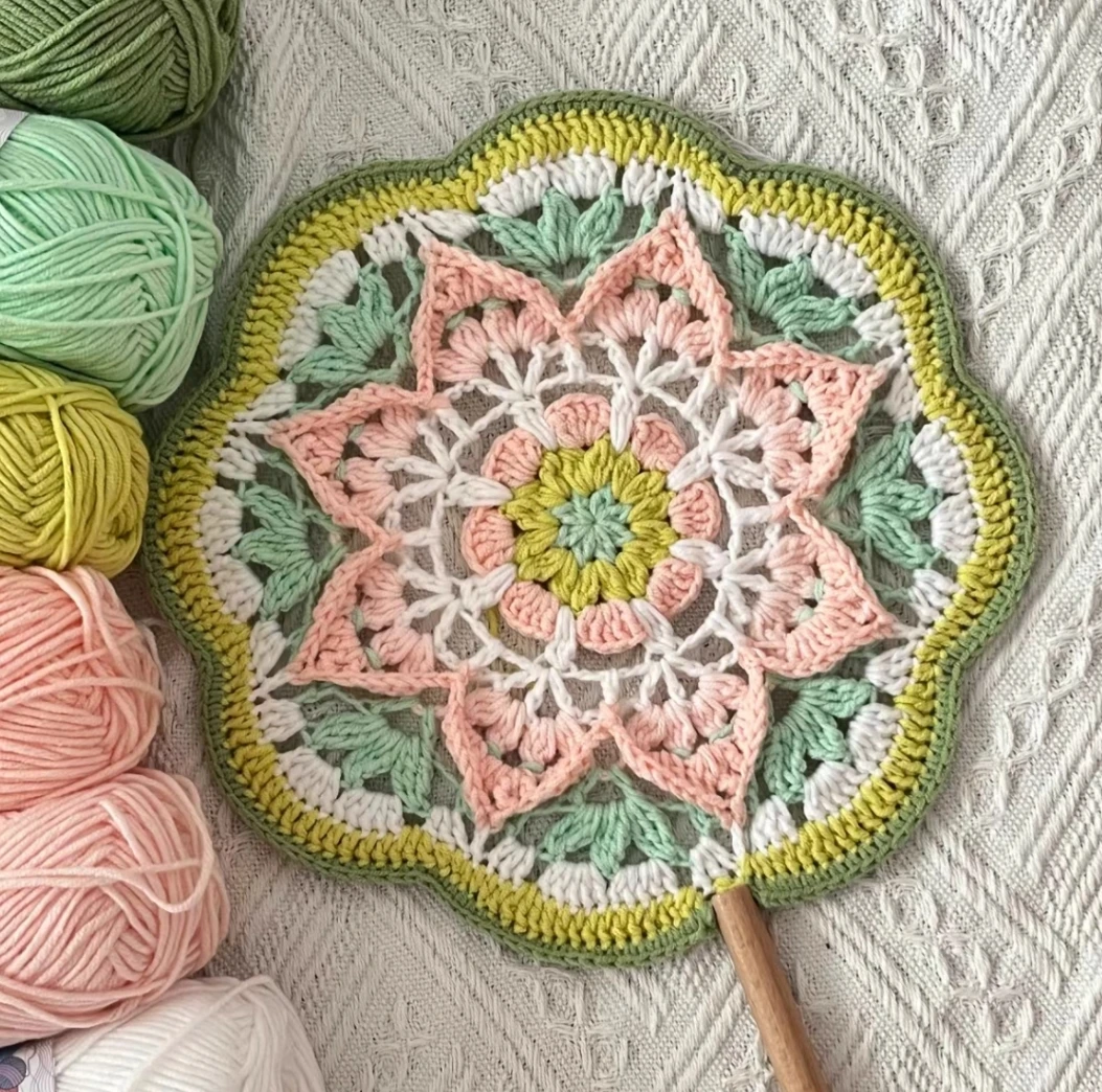 

Wool crochet ancient-style round fan DIY material package hand-knitted Dunhuang pattern national trend fan gift for best friends