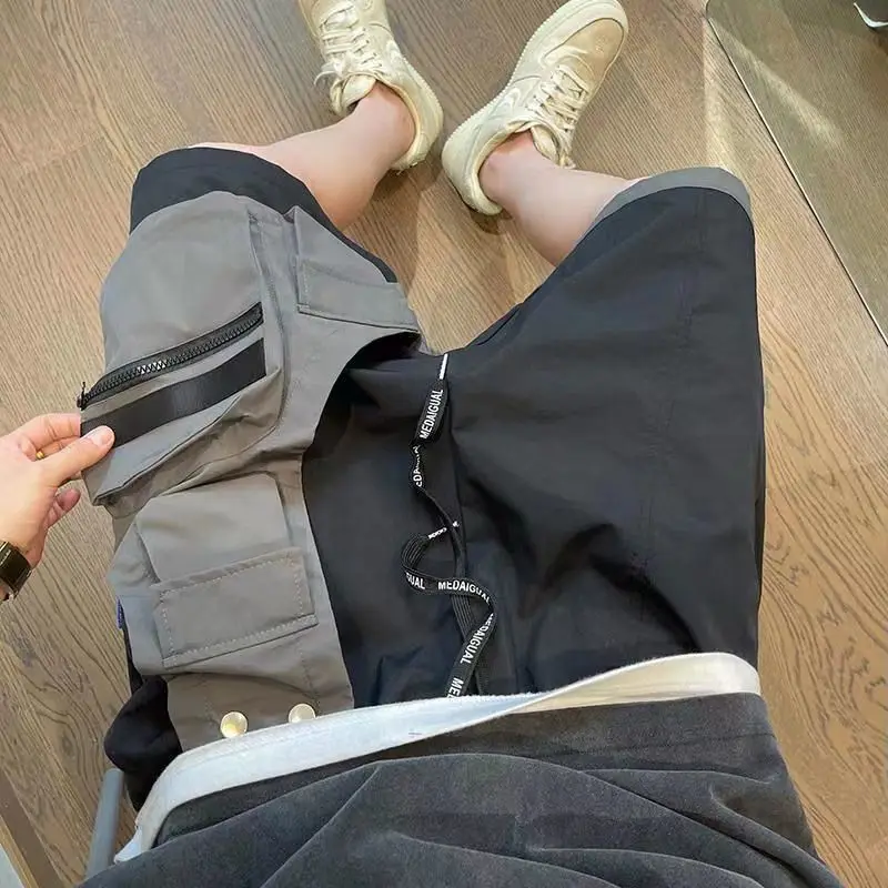 Pantalones cortos de trabajo de dos piezas con Bolsillo falso salvaje para hombre, pantalones sueltos de cinco pantalones, ropa de calle de