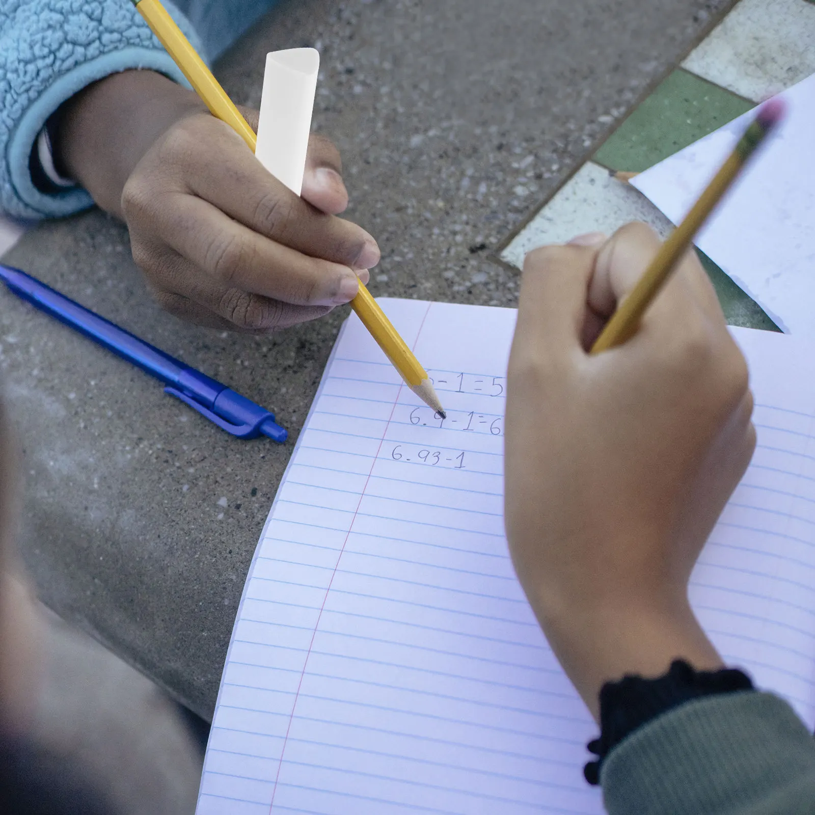 15Pcs Triangular Pencil Erasers Soft White Erasers for Drawing Sketching Art School Office Supplies Students Artists