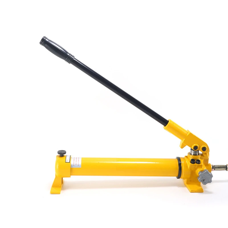 Manual hydraulic pump CP-700 Oil storage 0.9 liters Output pressure 70 trillion Pa 3
