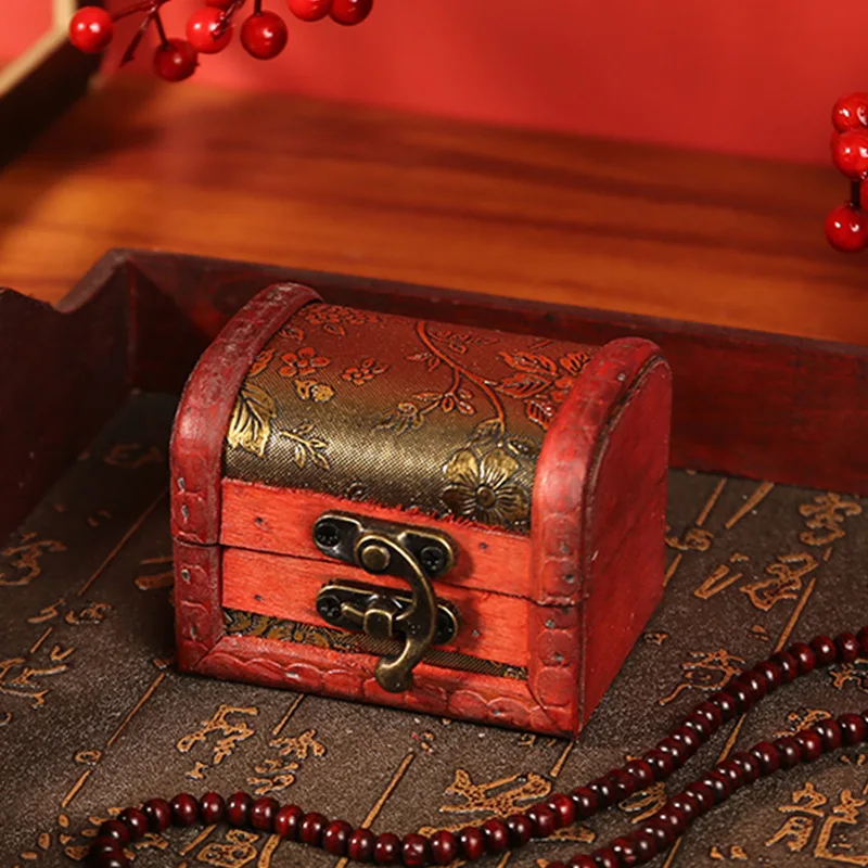 

European-style handmade old wooden crafts creative jewelry finishing box photography props small .
