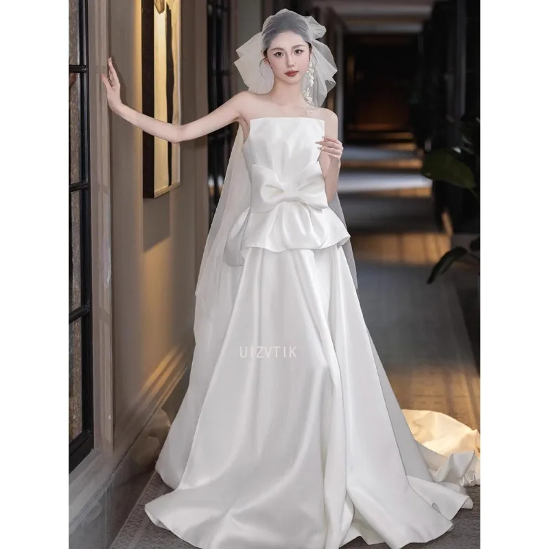 Weiße trägerlose Korea-Hochzeitskleider aus Satin, A-Linie, Brautfotos, Schießen, Schleife, Abendparty-Kleider, einfaches Brautkleid, individuell gestaltet