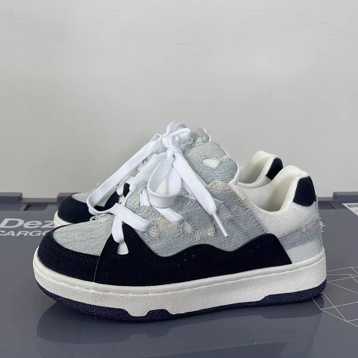 أحذية الدنيم غسلها مع ثقوب مكسورة ، النعال من جلد الغزال ستوكات ، أحذية الخبز النمط القديم للطلاب الصغار ، والترفيه ، والصين-شيك