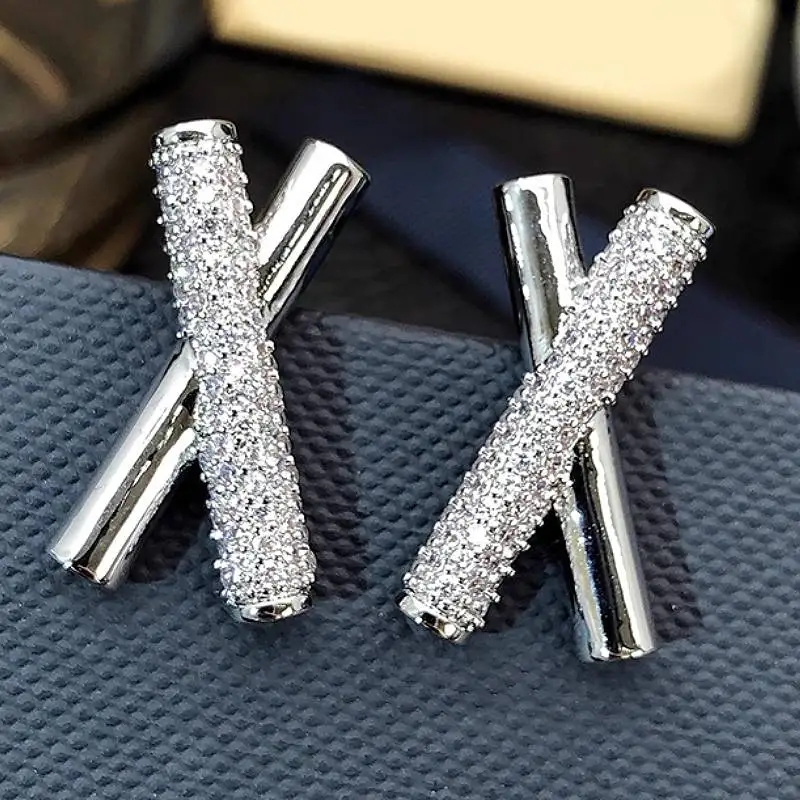 Huitan Modische X-förmige Damen-Ohrstecker, voll glänzend, mit Zirkonia, für Damen, Hochzeit, Alltag, schicke Accessoires, Schmuck für Partys