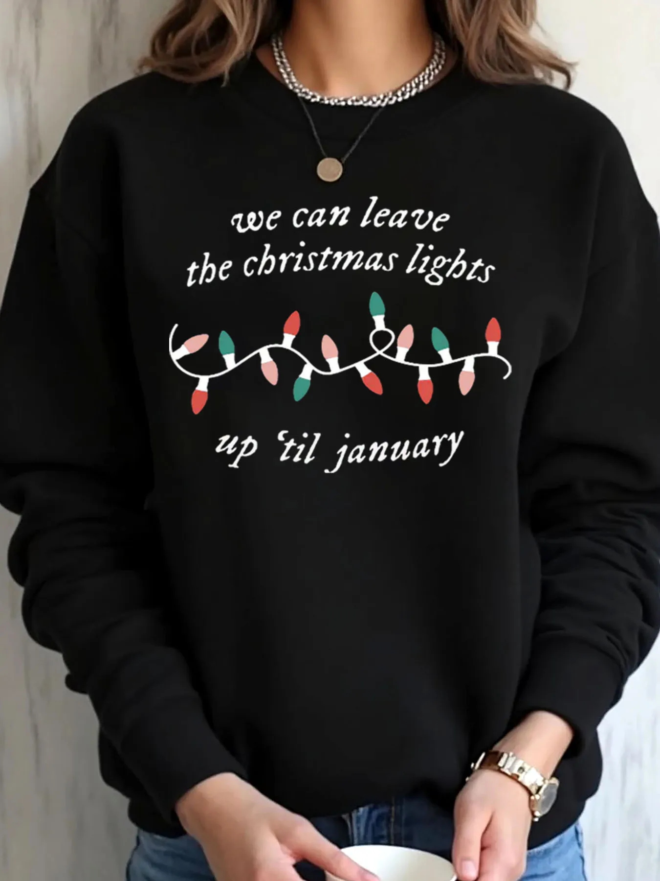 

Женская толстовка большого размера с рождественскими праздничными огнями и принтом на открытом воздухе