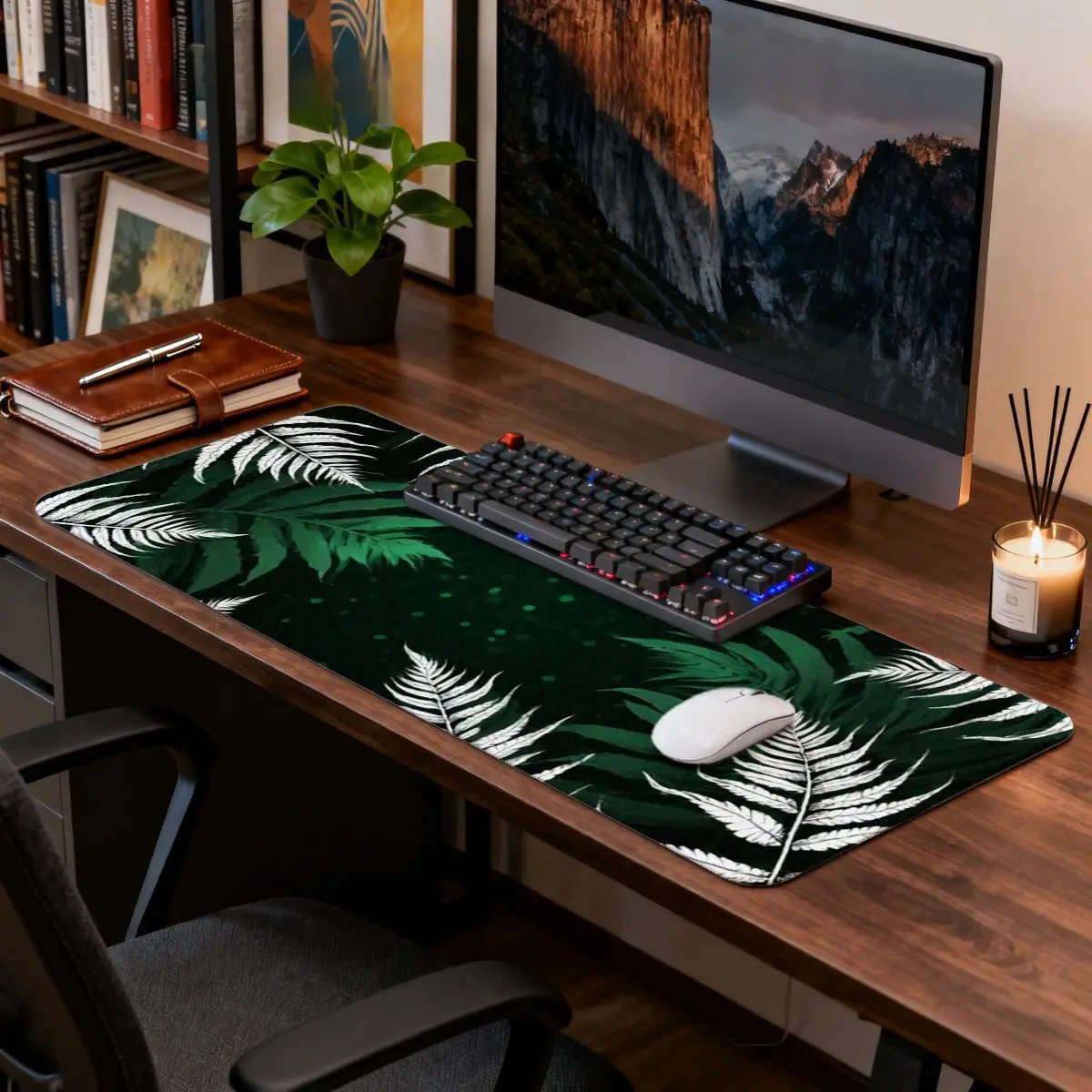 

Dark Green Fern Mouse Pad, Non-Slip, 2D Print, Compatible with Mouse/Trackball