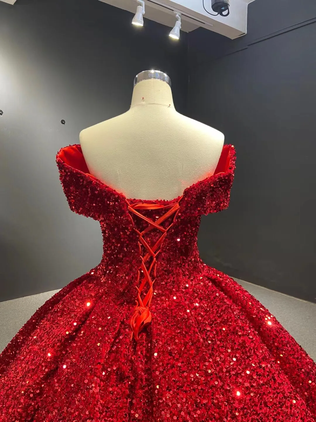 Burgundy Charro Quinceanera Dresses Ball Gown Off The Shoulder Sequins Sparkle Puffy Mexican Sweet 16 Dresses 15 Anos