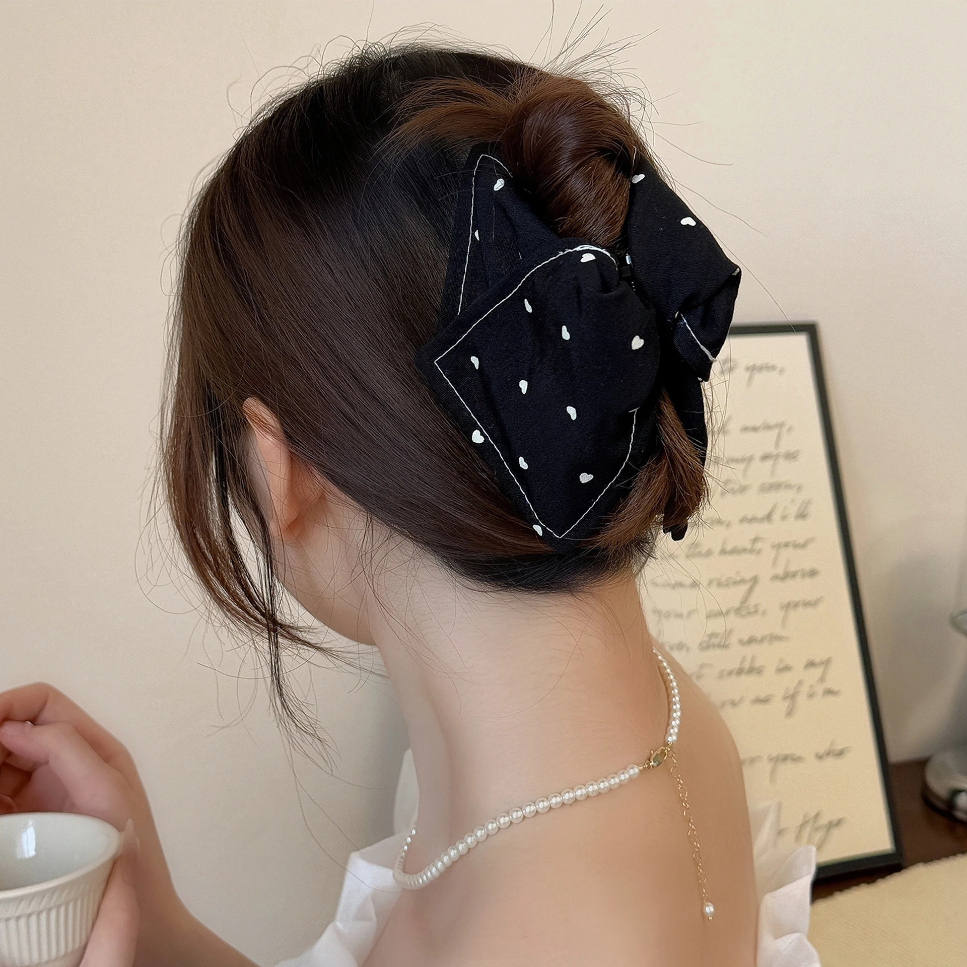 1pc Korean-style denim heart printed triangle hair clip, new fashion and temperament back of head hair claw