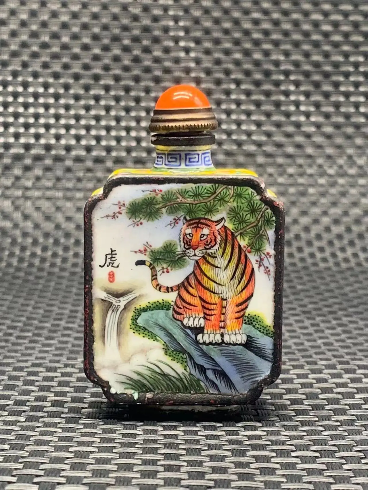 

antique Chinese Copper enamel snuff bottle,Tiger,Hand carved crafts,Decoration,collection &Adornment